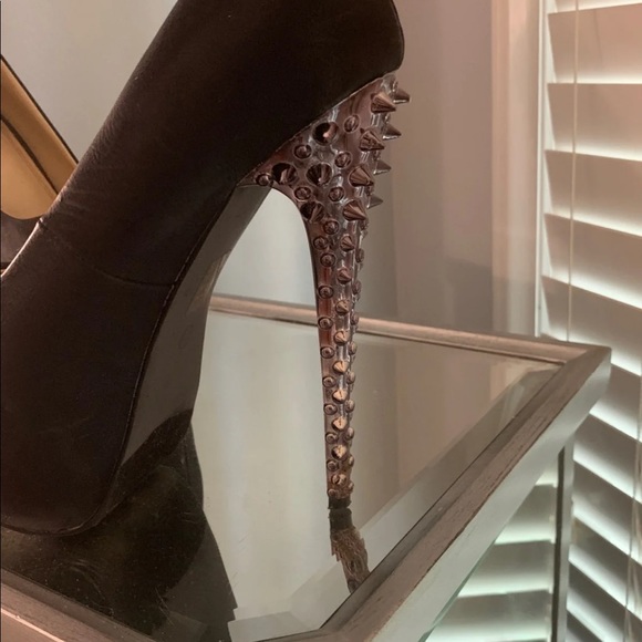 Heels - Picture 3 of 4